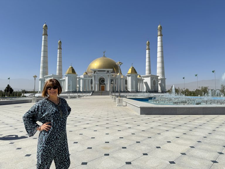 Turkmenistan: Land of Marble and Silence – Rebeca Nesselrode
